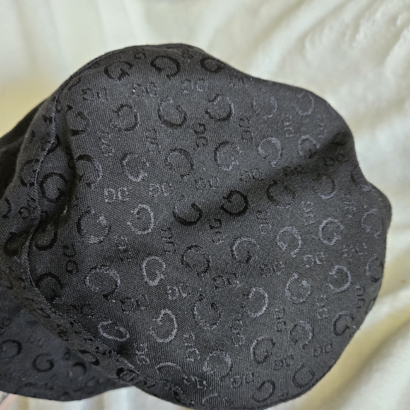 Guess black bucket hat - Picture 3 of 6